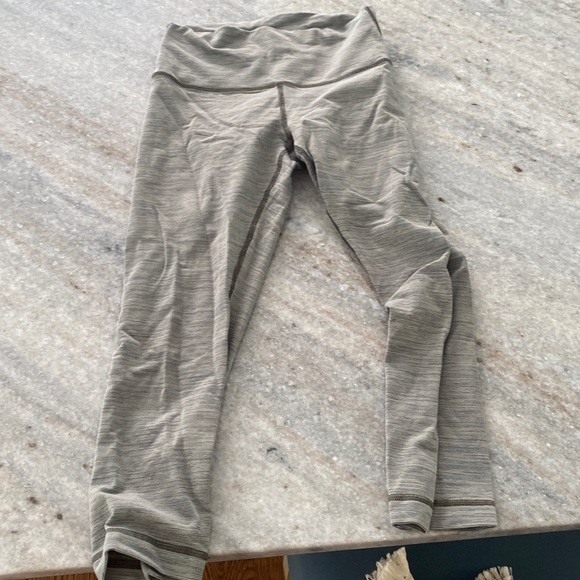 Black and white lulu cropped leggings - Picture 1 of 2